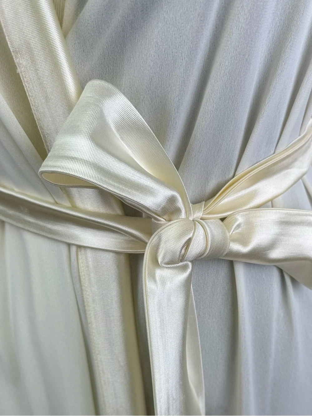 Vintage Ivory Satin Trim Long Robe Womens M Loungewear Elegant Feminine Bridal